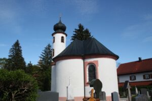 Friedhofskapelle Heilig Kreuz in Schlehdorf